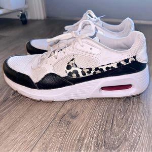 Womens Nike Air Maxes - Cheetah/Leopard - B&W / Neutral Colors - size 7.5